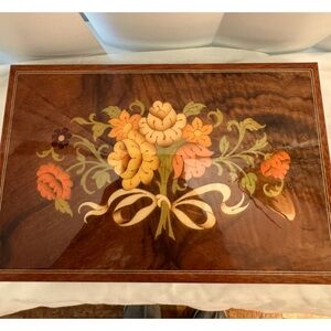 Vintage musical Jewelry Box Made in Italy